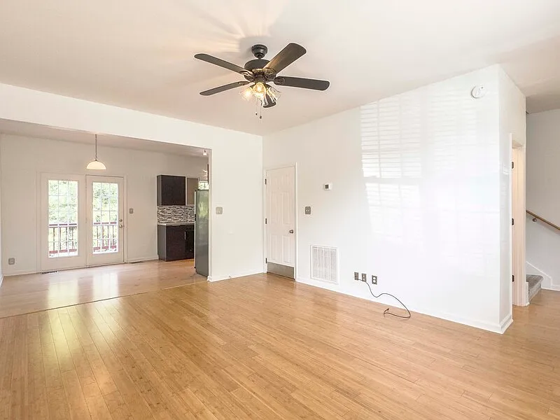 2 bed, 2.0 bath, 1247 sqft, $1,330 — Photo 4