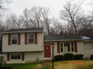 2276 Woodmont Dr, Fremont, OH 43420