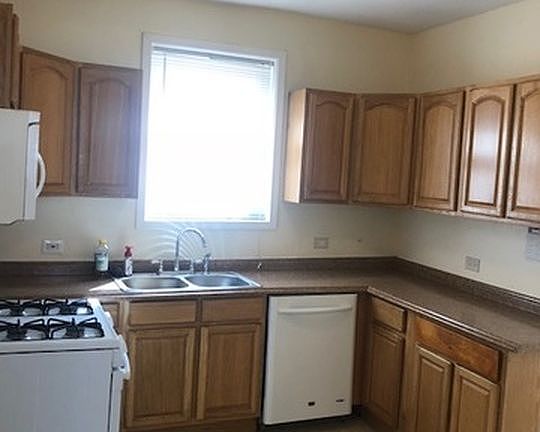 3rd image of 8347 S Kingston Ave