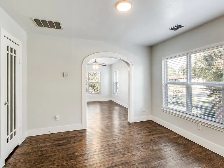 4620 E Side Ave — Photo 5