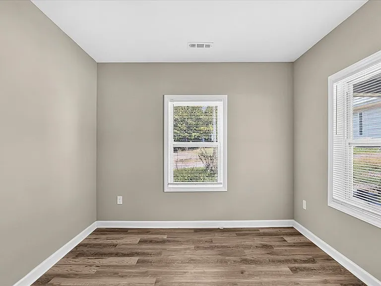 415 Spring Ct — Photo 6