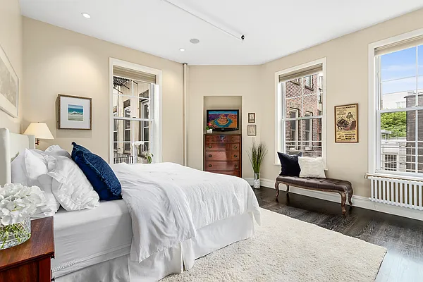 Sold by Douglas Elliman | media 8