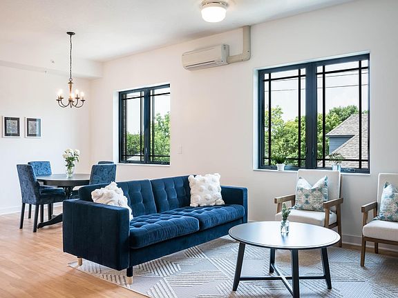 3rd image of 15 W 37th St #203