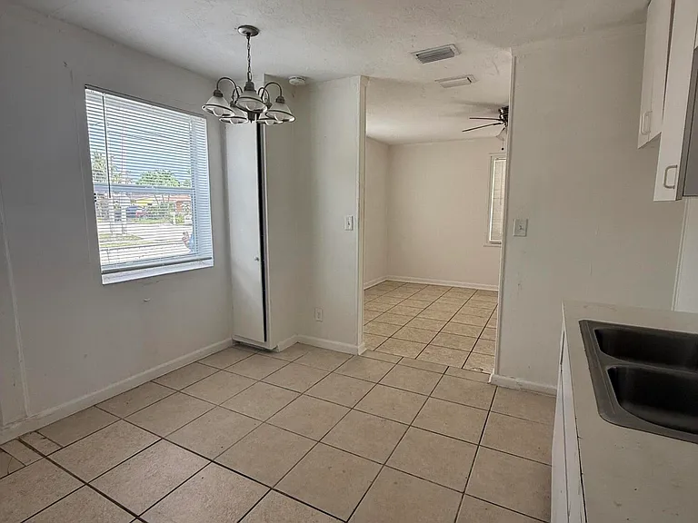 865 W 3rd St — Photo 11