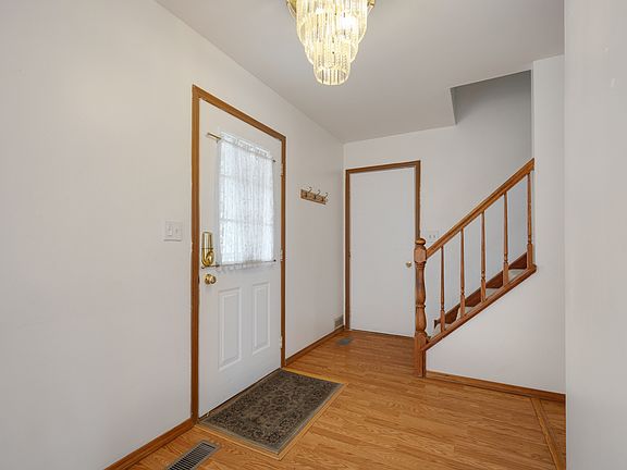 3rd image of 1127 Ashbrook Dr