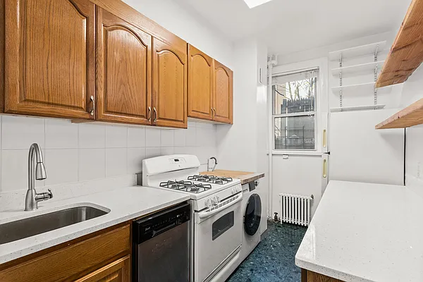 Rented by Sotheby's International Realty | media 22