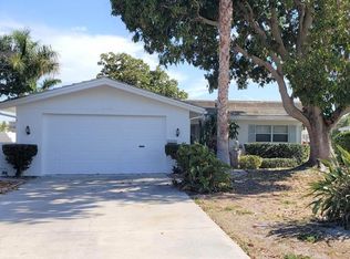 11085 8th St E, Treasure Island, FL 33706