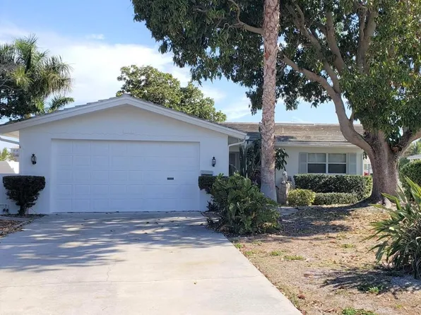 11085 8th St E, Treasure Island, FL 33706