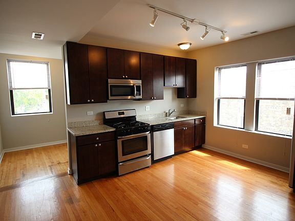 3rd image of 6447 N Claremont Ave