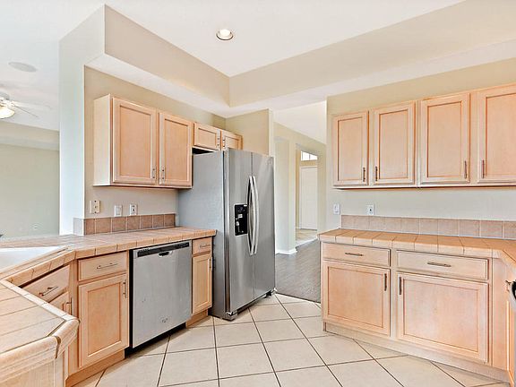 5th image of 1221 Avondale Ln