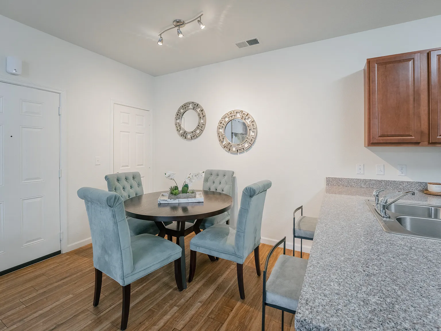 Aldara Apartments — Photo 3