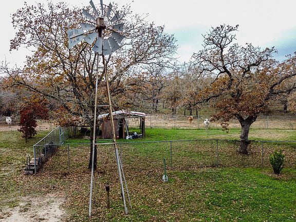 3rd image of 133 Country Oak Dr