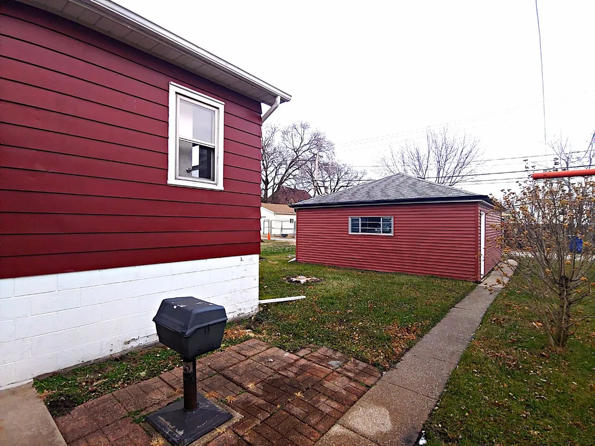 Building Photo - 14027 S Mackinaw Ave