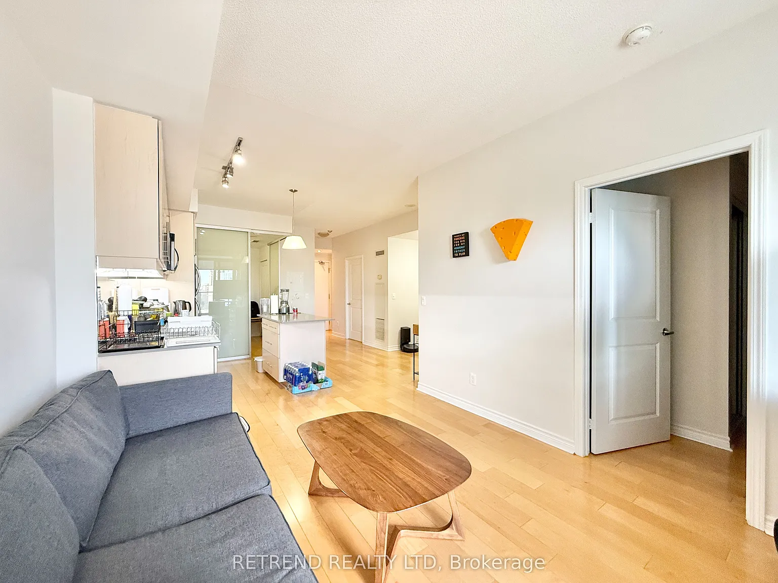 Arc Condo — Photo 2