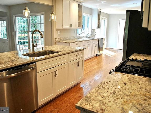2nd image of 485 Fairoak Dr