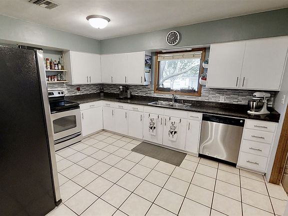5th image of 1931 Primrose Dr