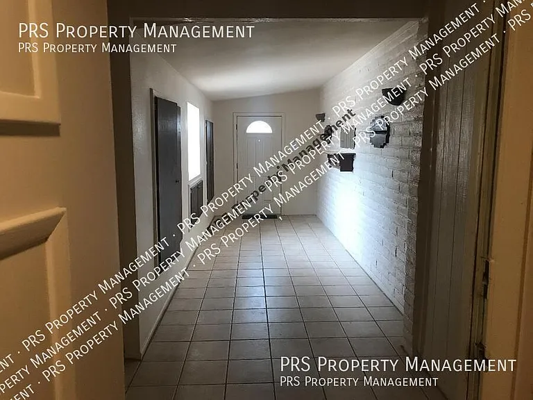 1853 E Gemini Dr — Photo 2