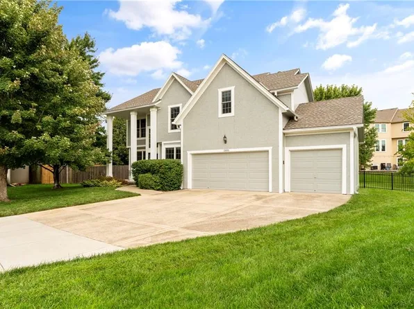 5810 Theden St, Shawnee, KS 66218