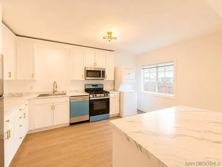127 W 5th Ave — Photo 9