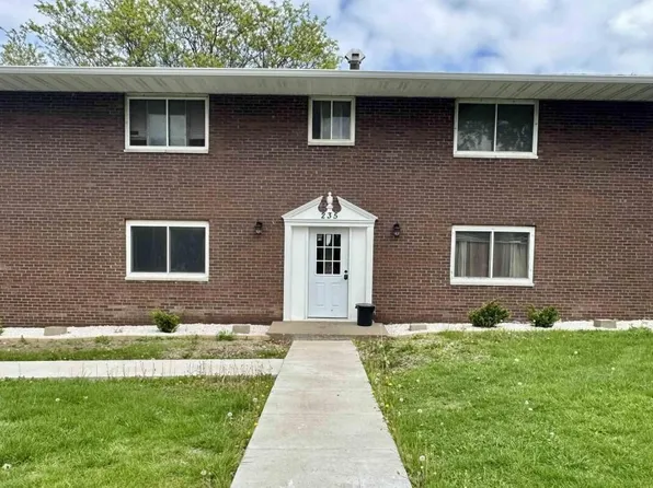 235 12th St #2A, Silvis, IL 61282