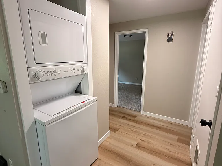 2423 Old Lakeway Dr — Photo 6