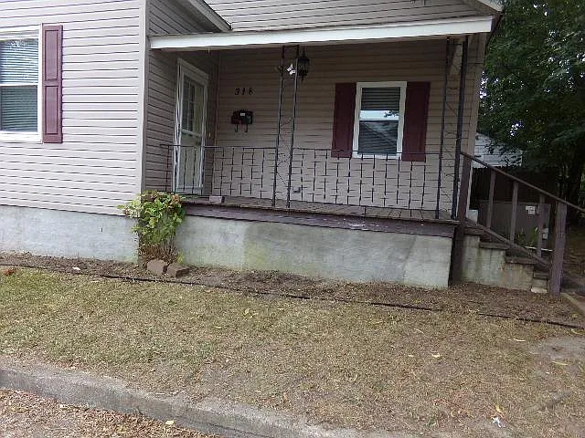 318 Hasty St — Photo 3