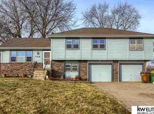 702 Marian Ave, Bellevue, NE 68005
