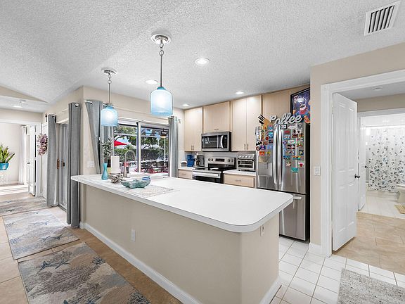 4th image of 1559 SW Waterfall Boulevard