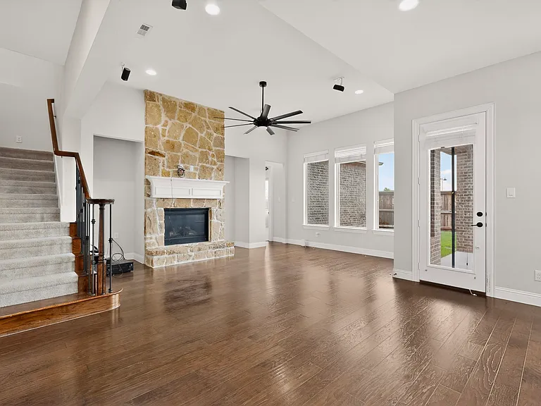 5901 The Esplanade Dr — Photo 9