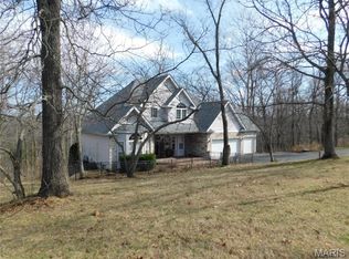364 Whispering Forest Ln, Pacific, MO 63069