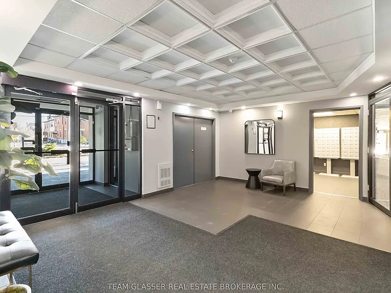396 Queens Ave #502 — Photo 3