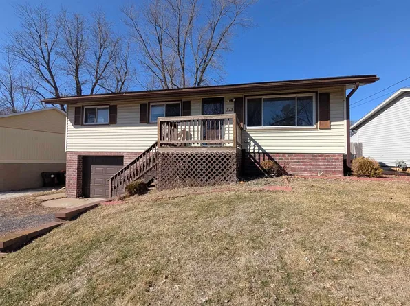 313 Hawthorne Cir, Creve Coeur, IL 61610