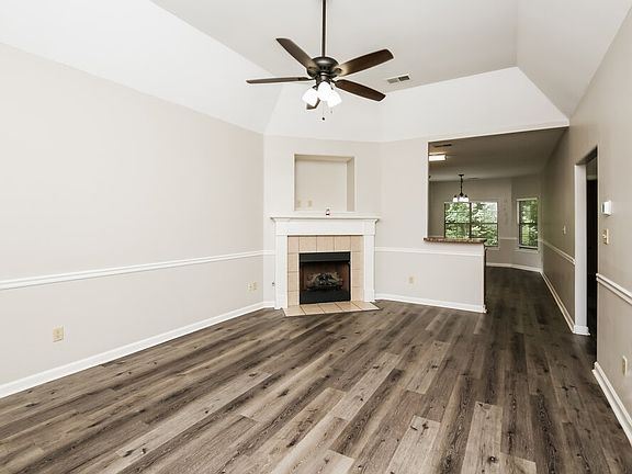 4th image of 225 Garden Springs Dr