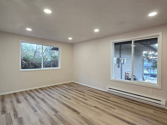 5th image of 924 - 926 CRESTVIEW Lane