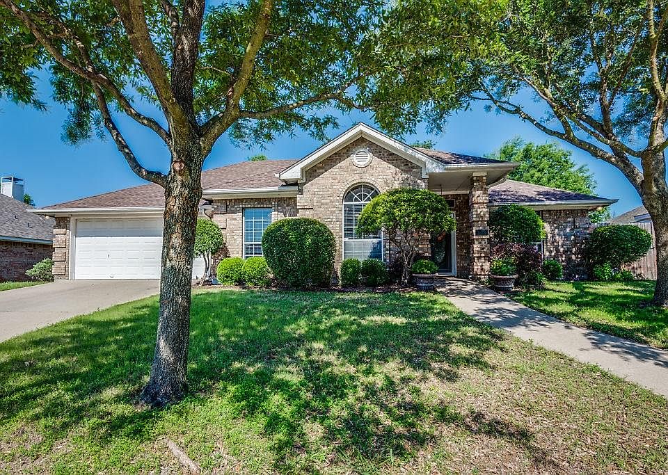 1st image of 523 Gingerbread Ln