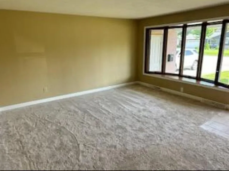 379 E Forestwood St — Photo 4