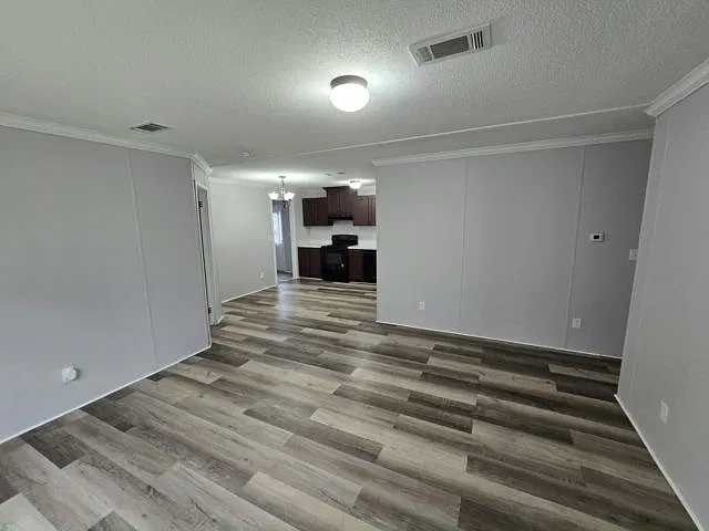3 bed, 1040 sqft, $1,955 — Photo 2