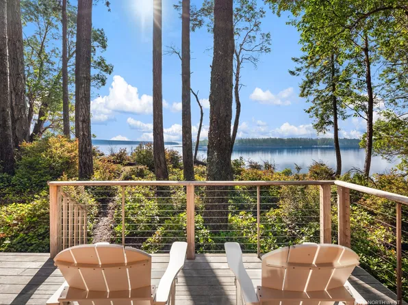 148 E Pirates Drive, Grapeview, WA 98546