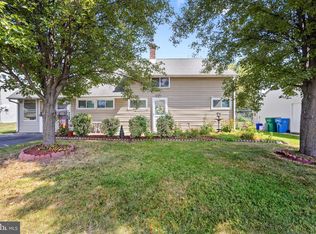 12 Hawthorne Ln, Levittown, PA