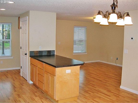 5th image of 608 SE 14th Ave