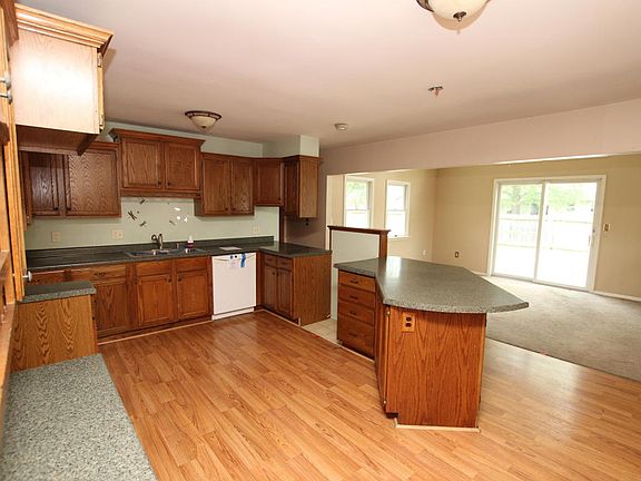 3rd image of 955 Springwood Dr SE