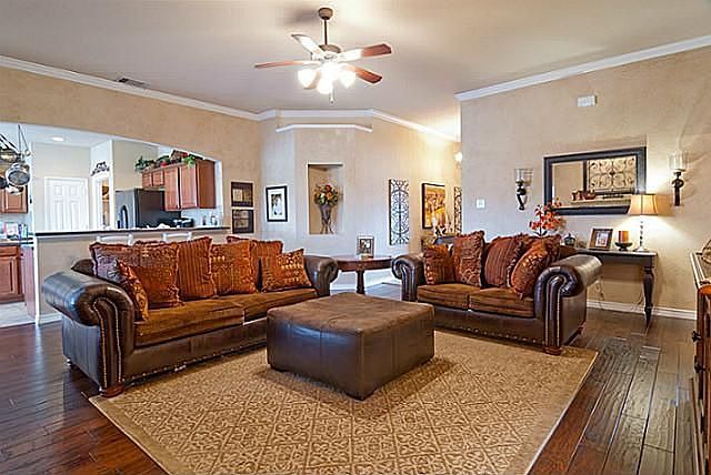 1st image of 325 Vista Way Dr