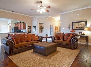 325 Vista Way Dr, Saginaw, TX 76179
