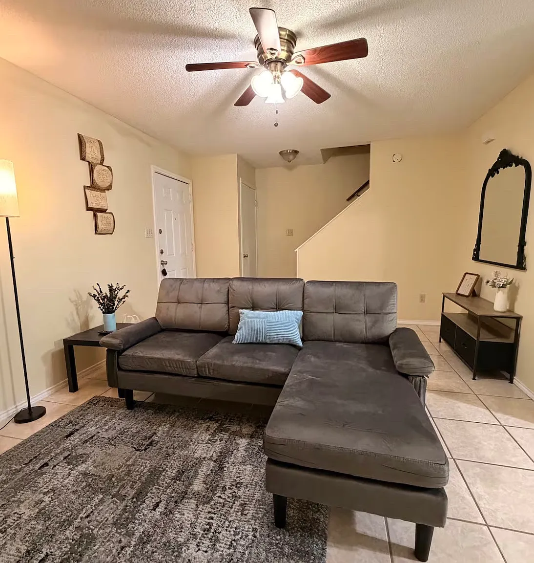 2 bed, 2.5 bath, 1198 sqft, $1,000 — Photo 2