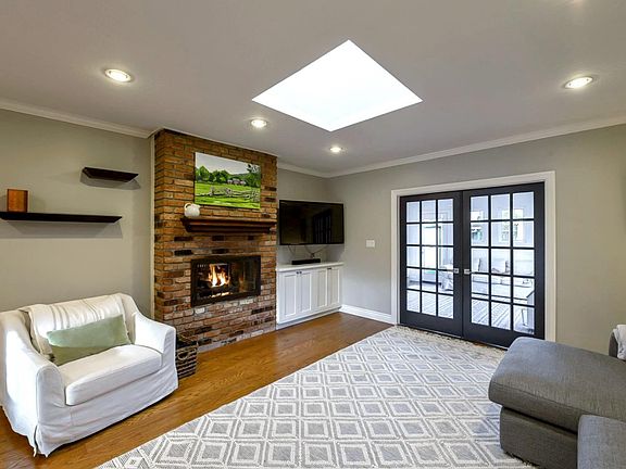 4th image of 2534 Custer Dr