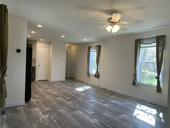 3rd image of 901 Lake Elmo Ave N #U85vfw