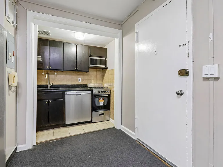 3031 Edwin Ave #4H — Photo 14