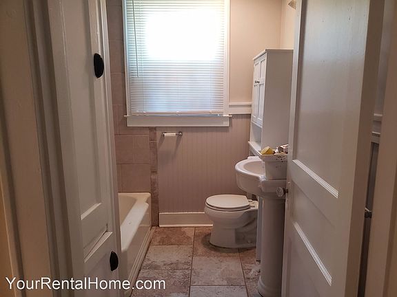 3rd image of 815 Burkett St