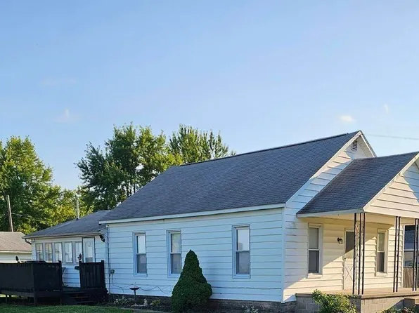 414 E Ebony St, Thayer, IL 62689