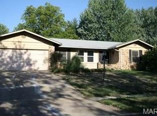 898 Parma Dr, Ballwin, MO 63021